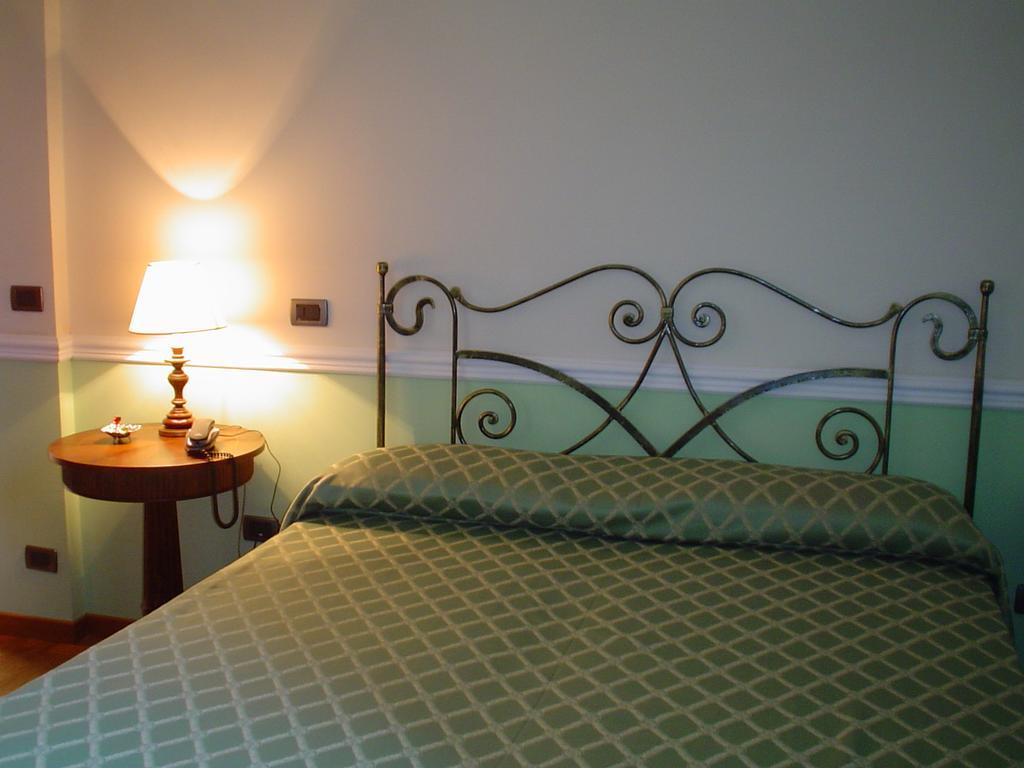Petit Chateau Montecatini Terme Exterior foto